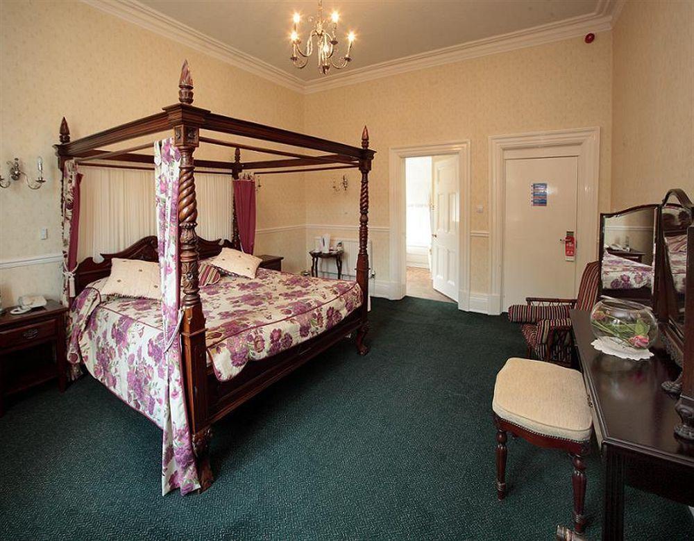 Durker Roods Hotel Huddersfield Room photo